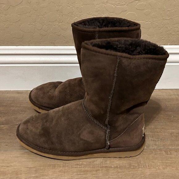 UGG Australia Classic Short 5825 Chocolate Sheepskin Winter Boots US Size 7 - Picture 5 of 8